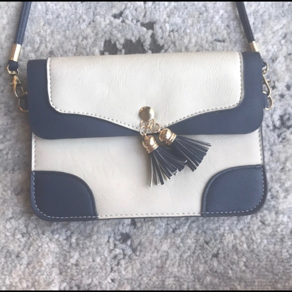 Urban Energy Cross body purse, small, the color is navy and cream